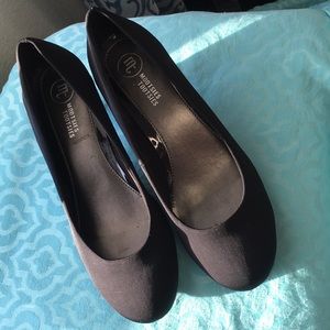 Sz 10 Mootsie Tootsie Black Low Heels